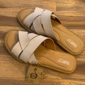 NWT Born “Ilana” Women's Cream Leather Sandals Slides size 8